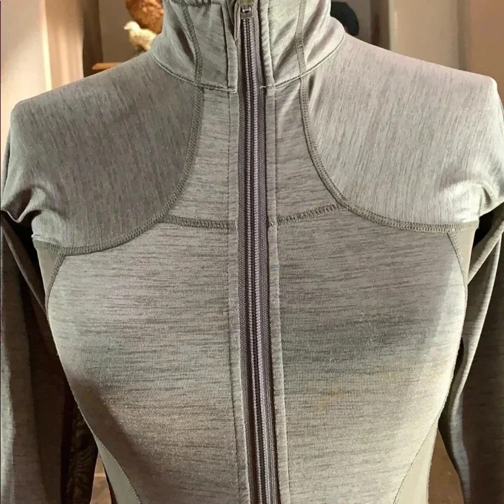Lululemon catch me air jacket (RARE)